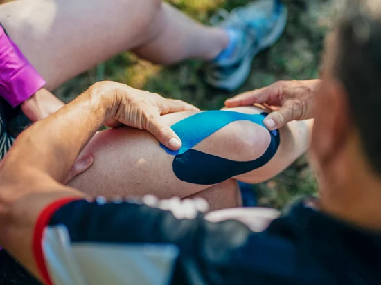 Fitas Musculares para Esportes Cinesiológicos Evitam Lesões Aliviam a Dor